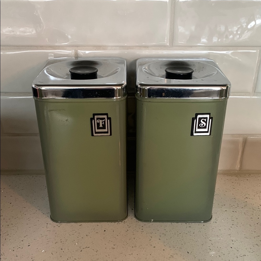 🥑 Avocado Green Vintage Metal Sugar & Flour Canister Set